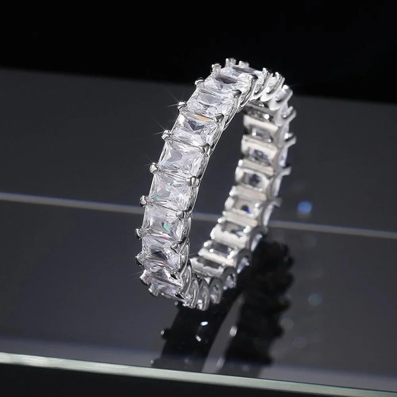 💎925 Sterling Silver Plated Clear CZ Eternity Wedding/Engagement Ring UN… - Picture 2 of 8